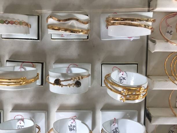 various kinds of bracelets